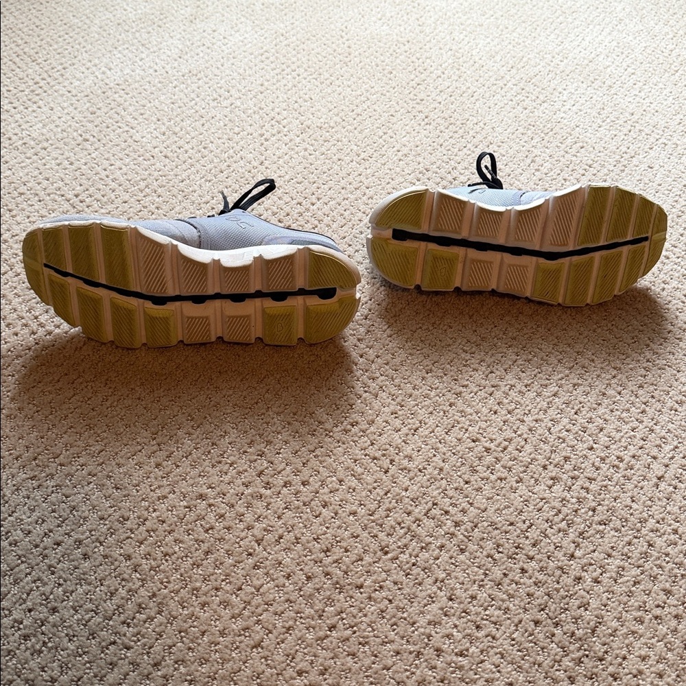 On Cloud Running Sneakers - Picture 4 of 6